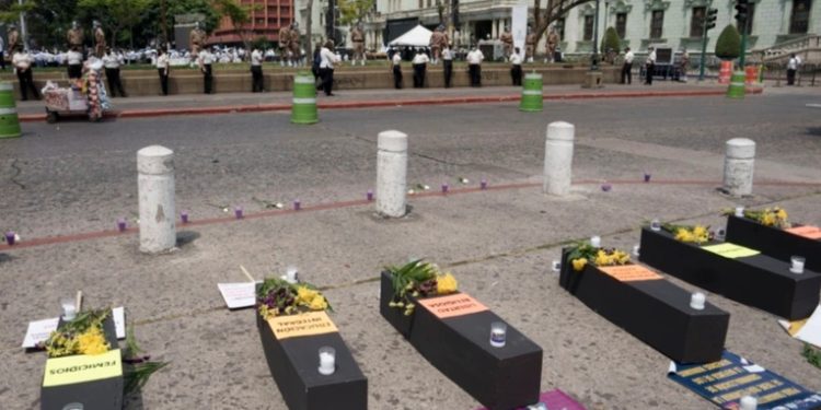 Guatemala archiva polémica ley que criminaliza aborto