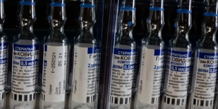 Guatemala busca anular compra de vacuna rusa Sputnik V contra el COVID-19