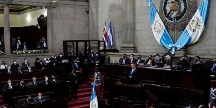 Guatemala condena a exguerrillero por muerte de soldados