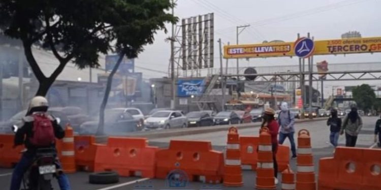 Guatemala continúa con 28 bloqueos en el día 18 de protestas