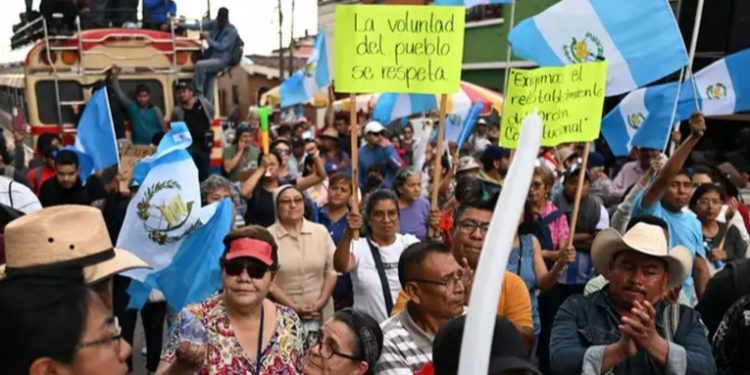Guatemala crecen los bloqueos en cuarto día de protestas