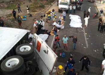 Guatemala declara tres dí­as de luto nacional por la muerte de 55 migrantes en un accidente en México