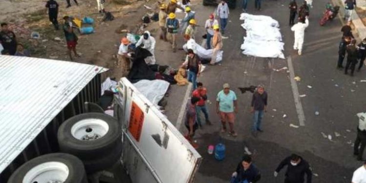 Guatemala declara tres dí­as de luto nacional por la muerte de 55 migrantes en un accidente en México