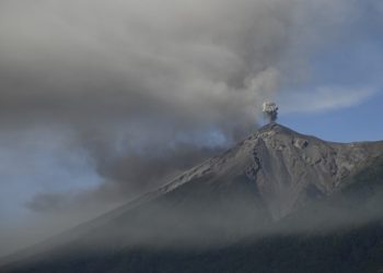 Guatemala en alerta por erupción del Volcán de Fuego