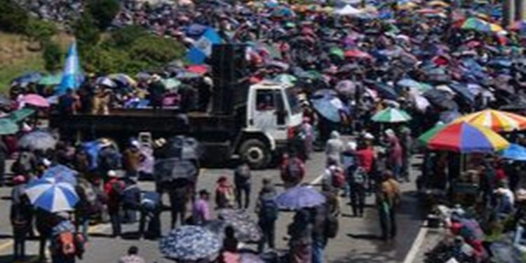 Guatemala en Crisis: Aumentan a 28 los Bloqueos en Carreteras y Centros de Distribución