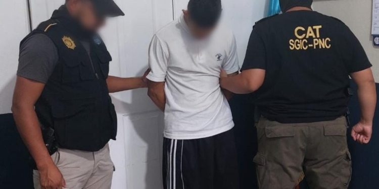 Guatemala entrega a autoridades salvadoreñas a 55 personas encontradas en situación migratoria irregular