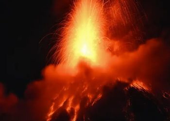 Guatemala evacúa a un millar por erupción de volcán de Fuego