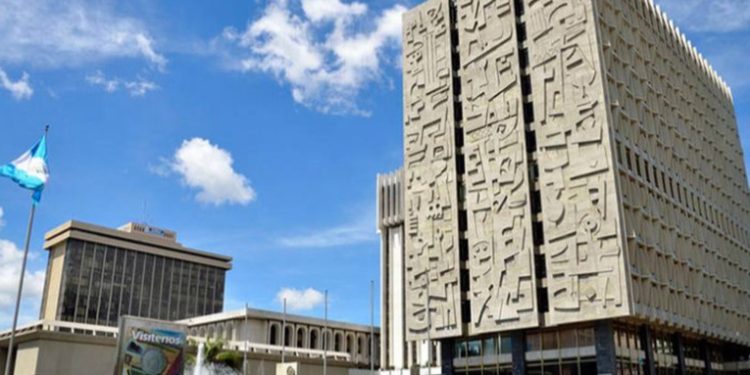 Guatemala lidera en la región con el menor endeudamiento público desde 2020