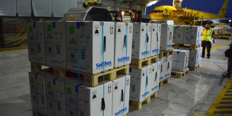 Guatemala recibe 363 mil 870 vacunas Pfizer del mecanismo Covax