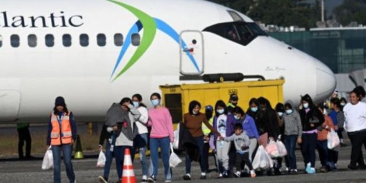 Guatemala recibirá seis vuelos con migrantes retornados esta semana
