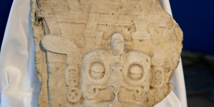 Guatemala recupera pieza arqueológica que iba a ser subastada en Francia