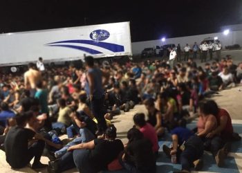 Guatemala repatriará a 102 menores rescatados en la caja de un tráiler abandonado en México