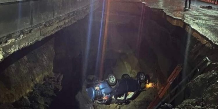 Guatemala reza por las dos mujeres que se tragó la tierra