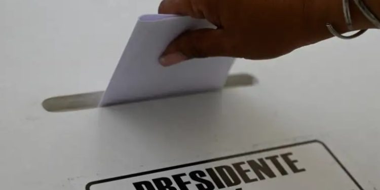 Guatemala vota para la elección de presidente