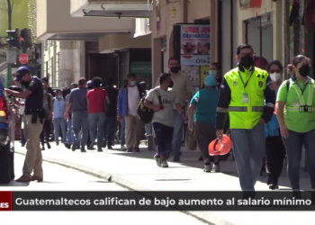 Guatemaltecos califican de bajo aumento al salario mí­nimo