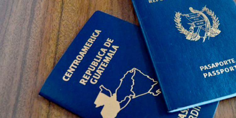 Guatemaltecos en el exterior podrán tramitar pasaporte con certificado de nacimiento