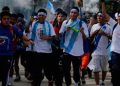 Guatemaltecos encienden antorchas y recorren la ciudad en celebración de la Independencia