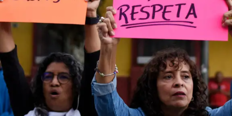 Guatemaltecos exigen renuncia de funcionarios electorales