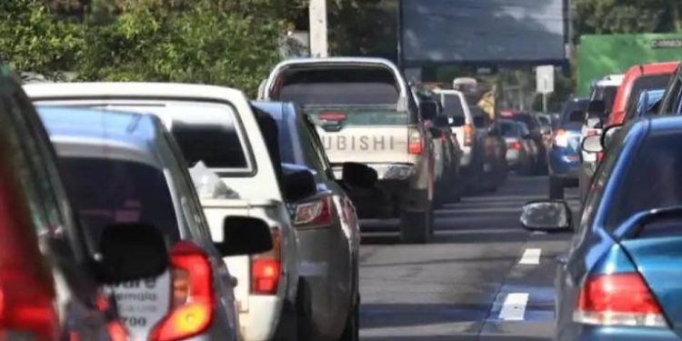 Guatemaltecos inician su travesía al interior para celebrar el fin de año