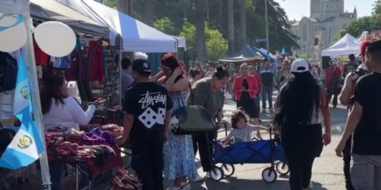 Guatemaltecos residentes en Los Ángeles muestran bajo interés para votar