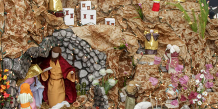 Guatemaltecos se preparan para hacer sus nacimientos