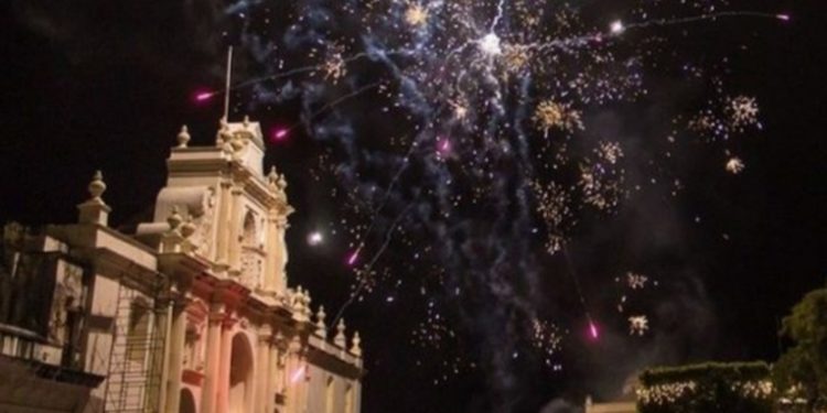 Guatemaltecos se preparan para recibir las fiestas de año nuevo