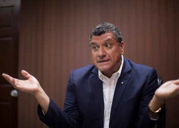 Guillermo Castillo voto para elegir al nuevo magistrado de la Corte de Constitucionalidad