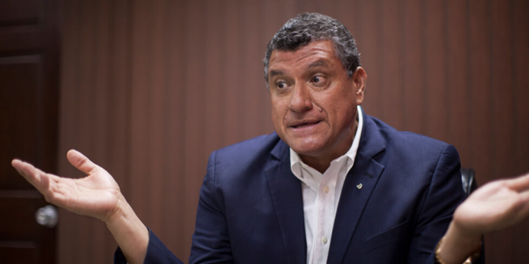 Guillermo Castillo voto para elegir al nuevo magistrado de la Corte de Constitucionalidad