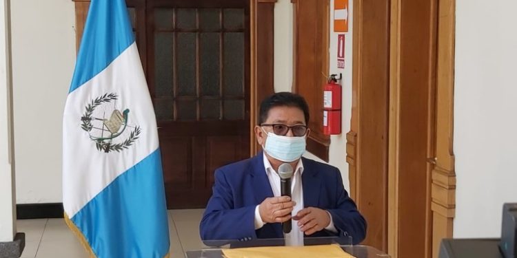 Guillermo Dí­az continúa como Director de Migración