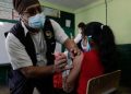 Habilitan puestos de vacunación contra el COVID-19 en 15 escuelas