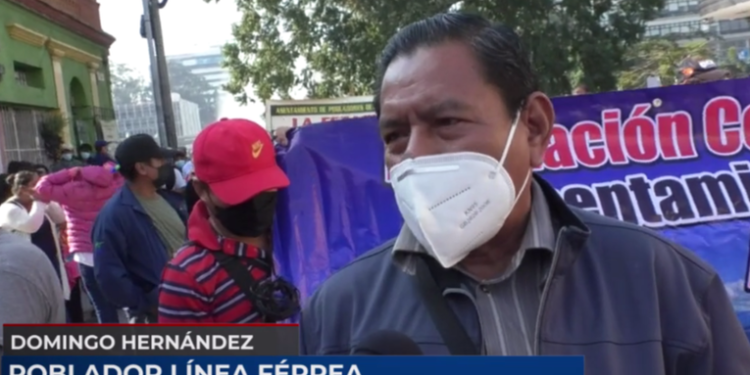 Habitantes realizan marcha pidiendo no ser desalojados