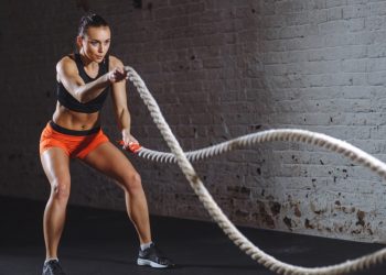 Hacer ejercicio en la juventud reduce el riesgo de desarrollar 9 tipos de cáncer en la vejez, según un estudio