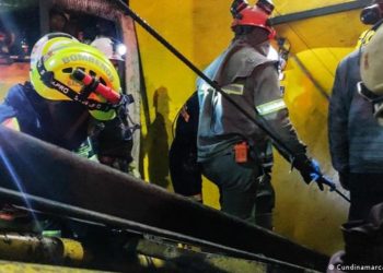 Hallan cuatro muertos más tras explosión de mina en Colombia