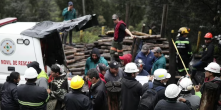 Hallan cuerpos de 10 mineros atrapados en Colombia: total de muertos es de 21