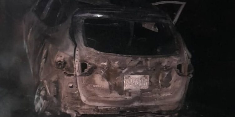 Hallan dos cuerpos calcinados dentro de vehículo en San Marcos