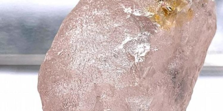 Hallan el diamante rosa más grande de los últimos 300 años