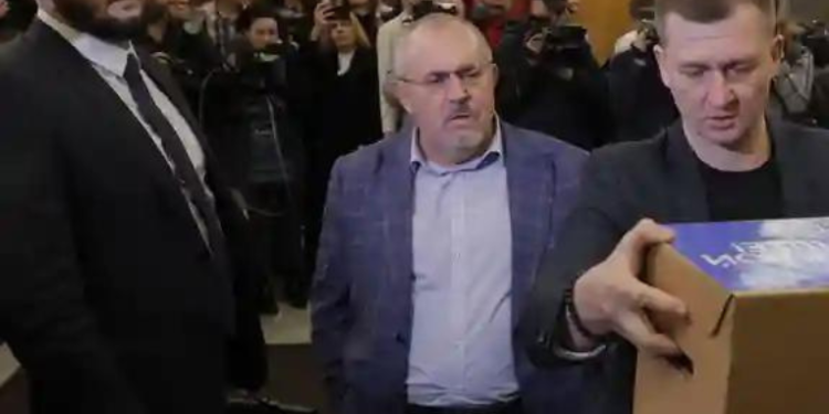 Hallan errores en firmas de único candidato opositor a Putin