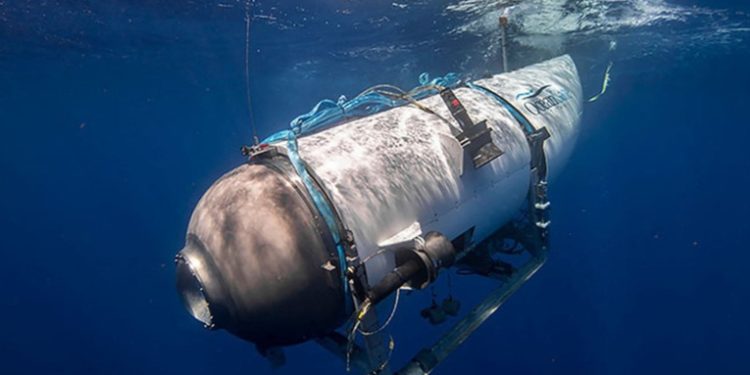 Hallan escombros en el área de búsqueda del sumergible desaparecido en el Atlántico