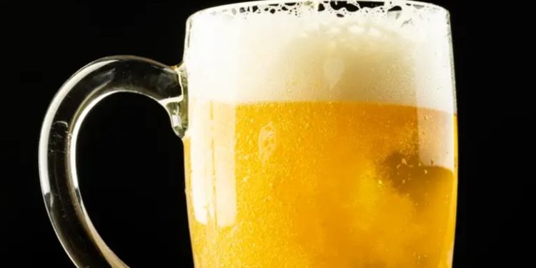 Hallan por qué beber poco alcohol mejoraría salud cardiaca