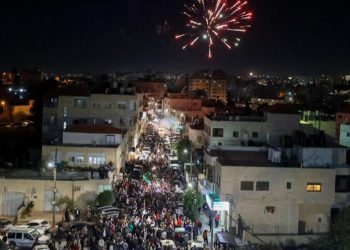 Hamás Suelta a 17, Incluyendo 14 Ciudadanos Israelíes, en Tercer Día de Tregua