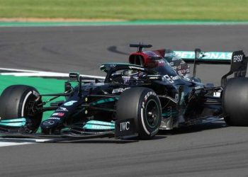 Hamilton vence en el accidentado Gran Premio de Gran Bretaña