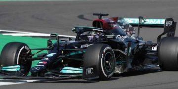Hamilton vence en el accidentado Gran Premio de Gran Bretaña