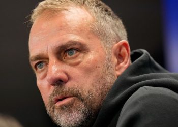 Hansi Flick, sobre el debate en la portería del Barcelona: 'Ahora mismo Szczesny es el número 1'