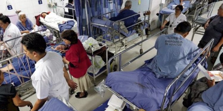 Hasta 30 mil quetzales gastan familiares de pacientes hospitalizados por COVID-19