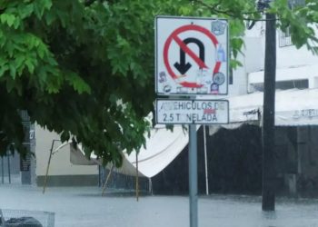 Helene se convierte en huracán y avanza hacia Florida.