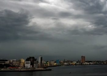 Helene se convierte en huracán y avanza hacia Florida