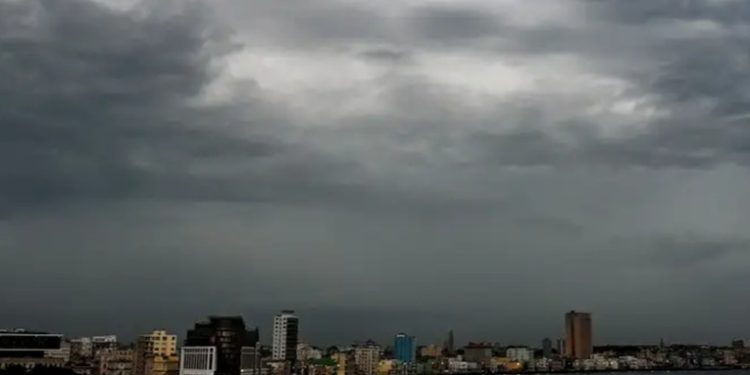 Helene se convierte en huracán y avanza hacia Florida