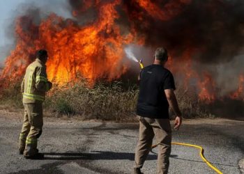 Hezbolá ataca a Israel tras la muerte de un comandante