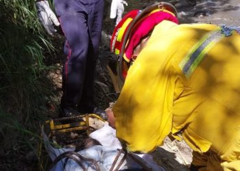Hombre cae a hondonada en Villa Nueva y queda semi inconsciente