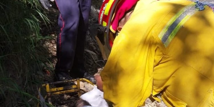 Hombre cae a hondonada en Villa Nueva y queda semi inconsciente